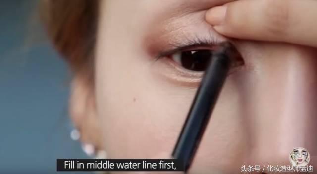 用眼线笔画眼线的画法视频,眼线难画怎么办