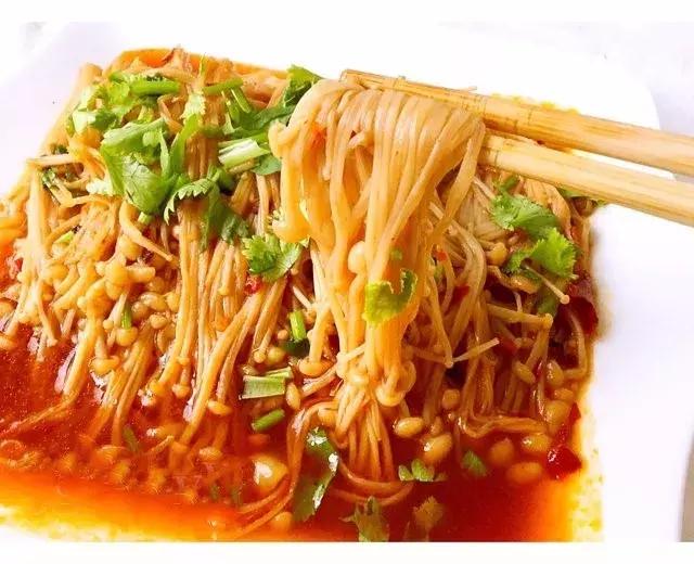 超美味又简单的蒜泥金针菇,做个好吃的爆辣金针菇