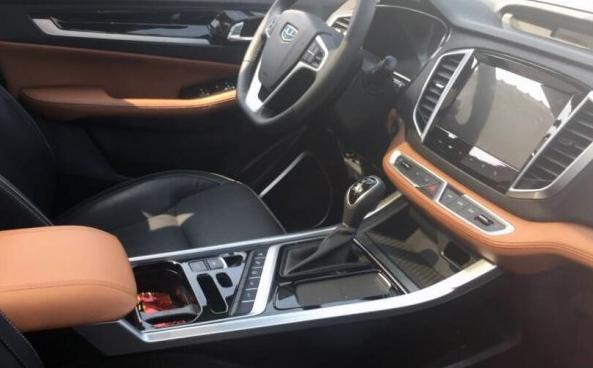 2020款远景x6尊贵版有全景天窗吗,18款远景x6全景天窗中国红