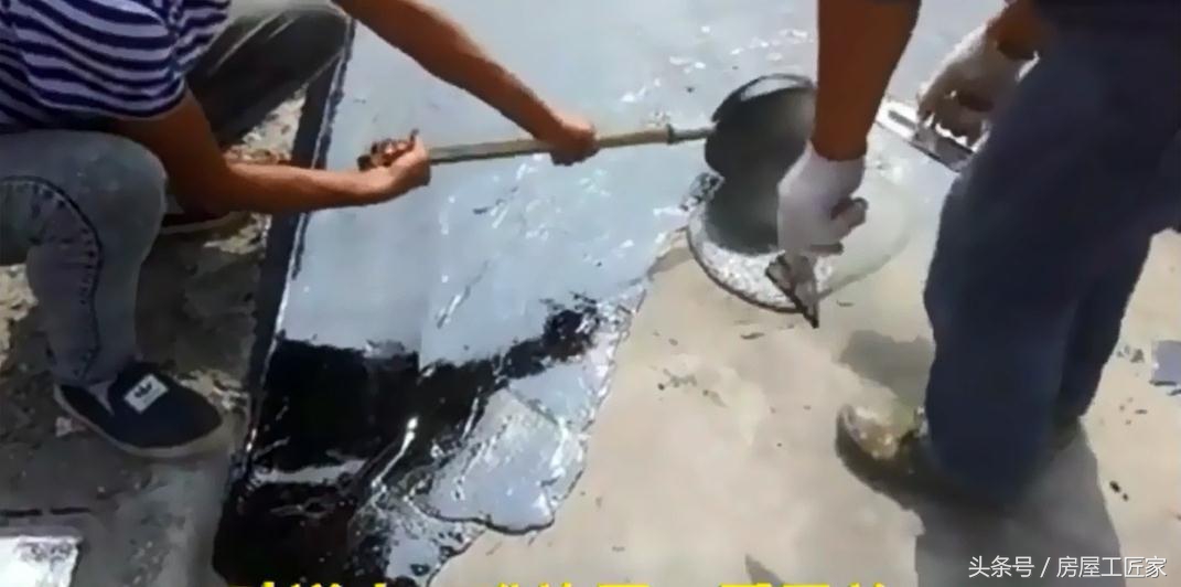 80后记忆！砍柴、架锅、熬制“沥青块”防水材料，黑糊糊的一锅