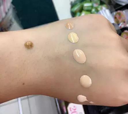 五十块钱买一个香奈儿,一万块钱香奈儿能买到啥