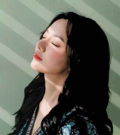 秋冬天别再用大地色了，这6个斩男盘妩媚又温柔，价格还不贵！