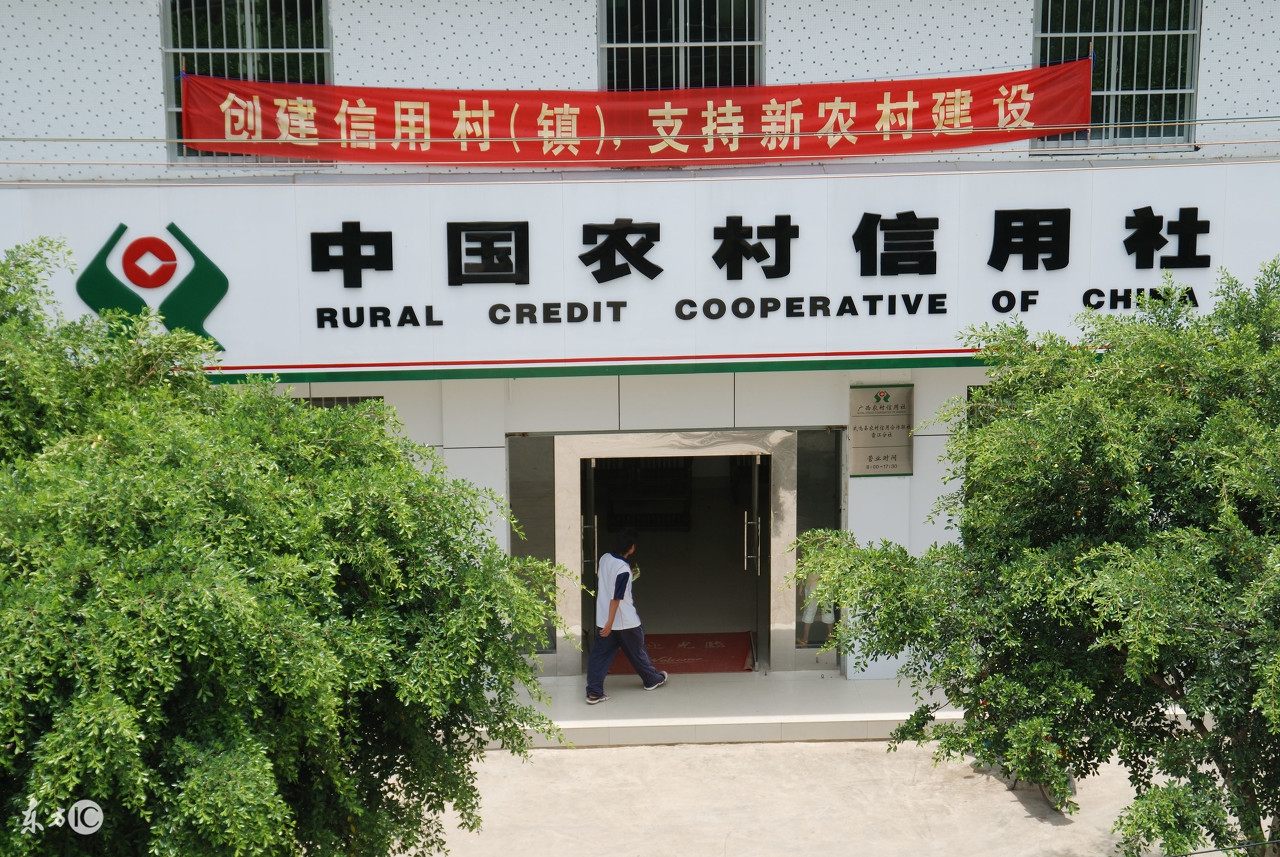 在银行工作是什么样的体验,毕业生在农信社工作好吗