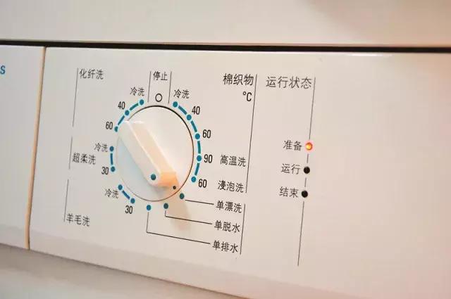 羽绒服脏了放到第二年洗能行不,羽绒服袖子脏了怎么洗小妙招