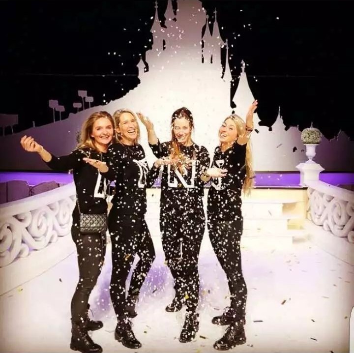 秀还没走完新款就卖光？直击NIKKIE巴黎迪士尼大秀