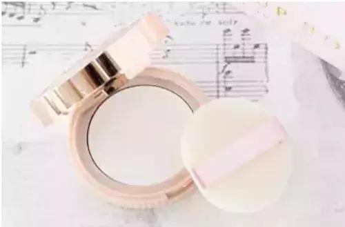 五十块钱买一个香奈儿,一万块钱香奈儿能买到啥