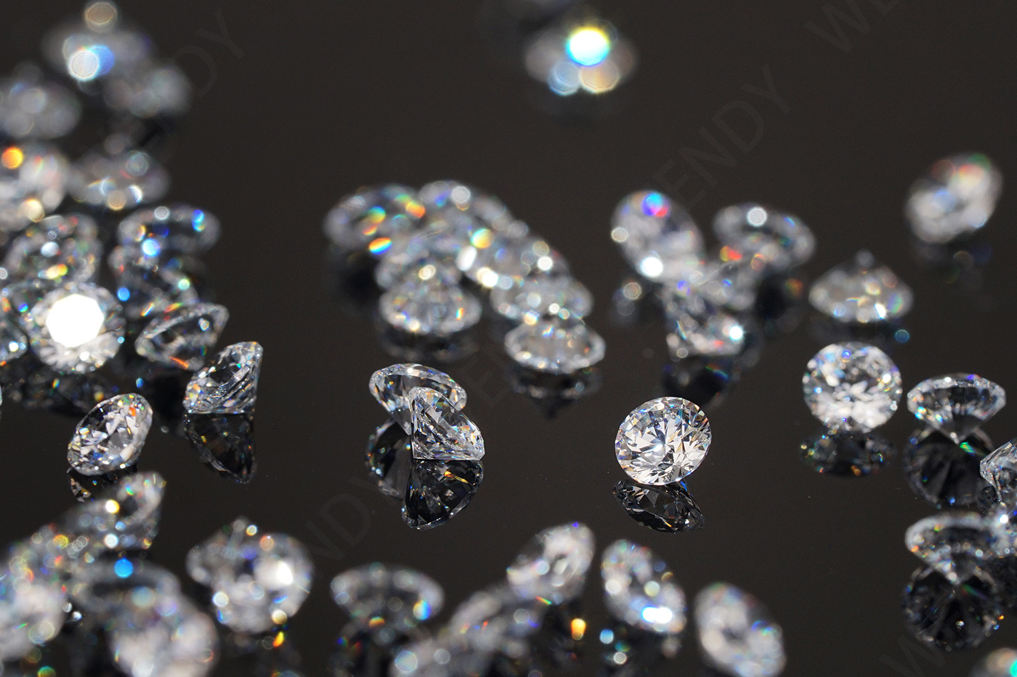 施华洛世奇水晶与什么搭配,简单明快的水晶