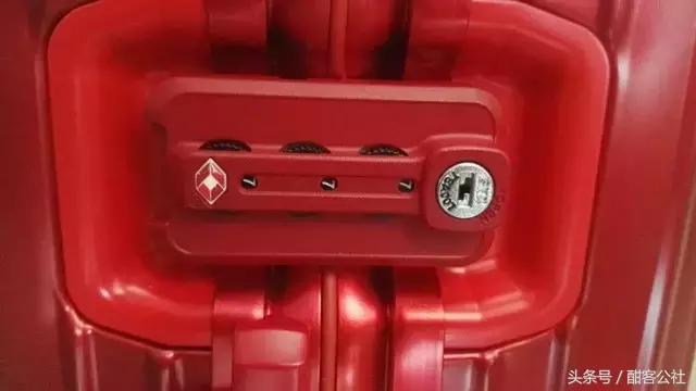 行李箱密码忘记了怎么设置新密码,双扣密码行李箱忘记密码怎么打开