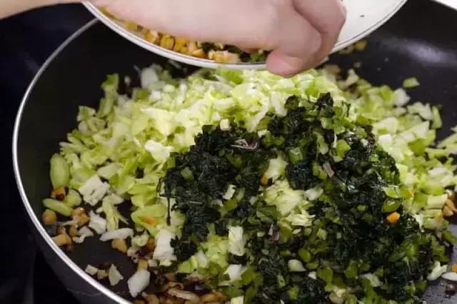 简单素萝卜馅饺子怎么做才好吃,南瓜鸡蛋馅的素饺子怎么调馅好吃