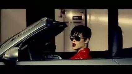 一听就上瘾的伤感英文歌男女对唱,一听就上瘾的英文歌配乐叫什么