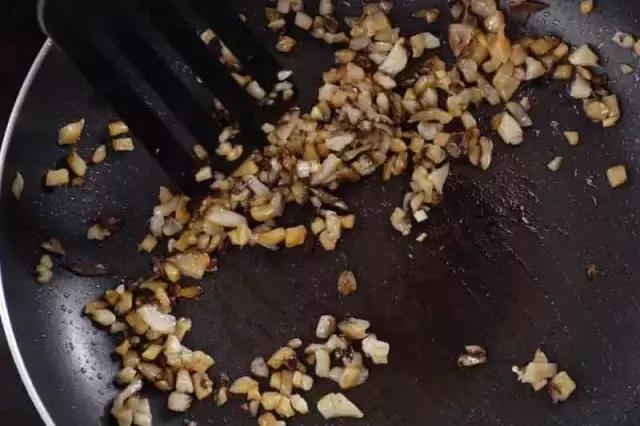 简单素萝卜馅饺子怎么做才好吃,南瓜鸡蛋馅的素饺子怎么调馅好吃