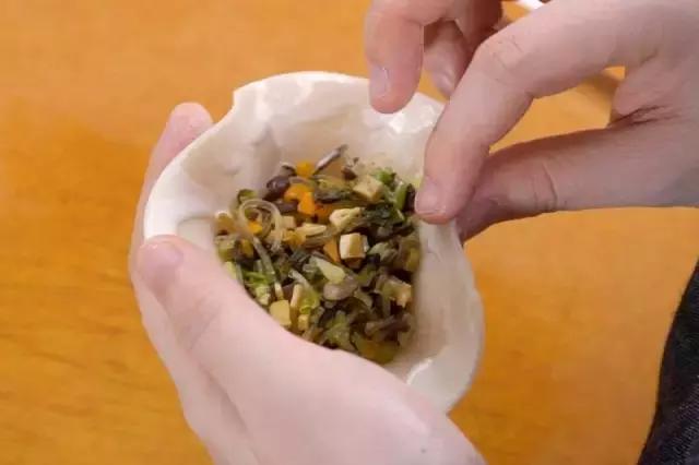 简单素萝卜馅饺子怎么做才好吃,南瓜鸡蛋馅的素饺子怎么调馅好吃