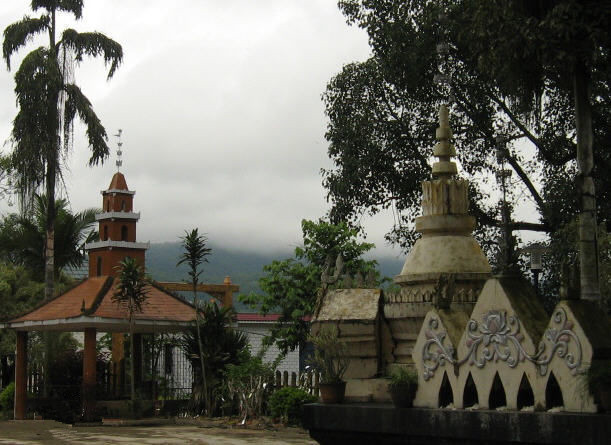中缅边境勐海县桃花岛野人谷,勐海县打洛镇中缅友谊学校