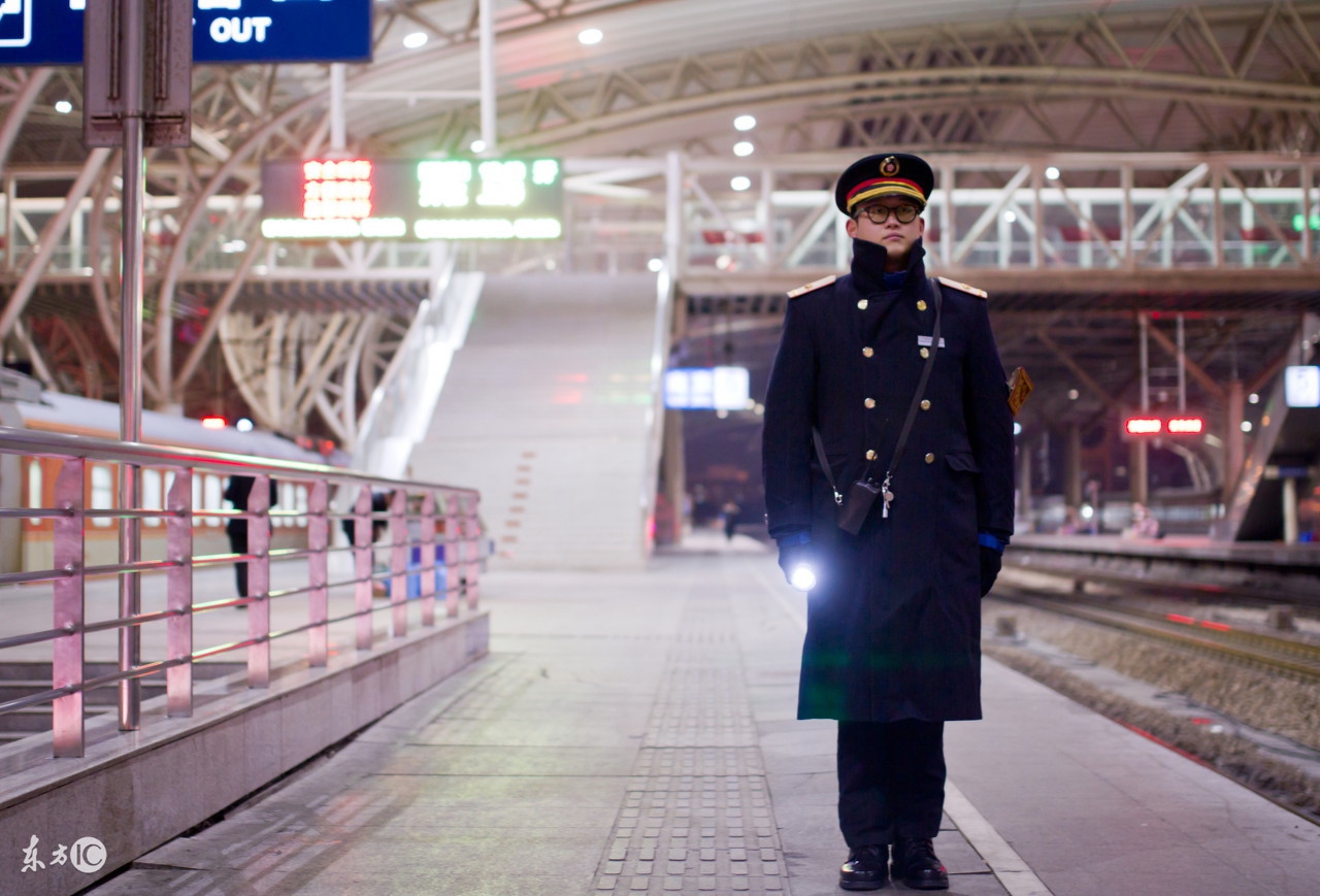 英语介词onin的用法和区别,英语介词on的所有意思