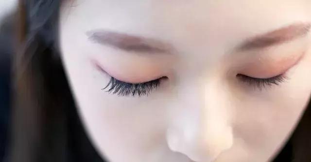 为什么你精心化的眼妆很显脏,化眼妆后总觉得磨得慌