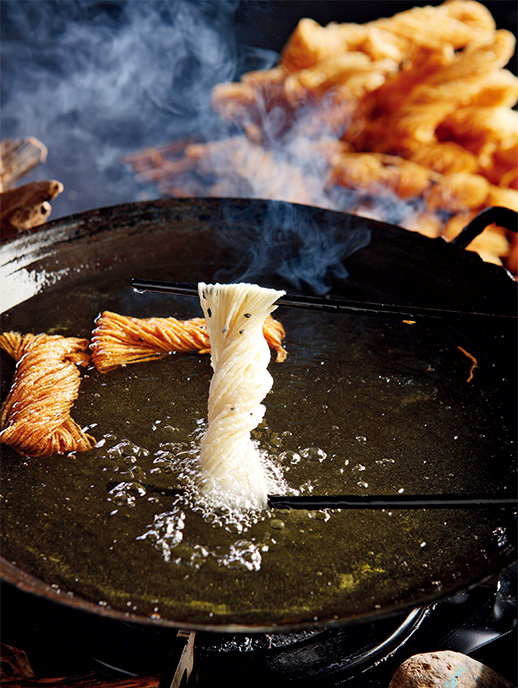 烙馍卷馓子徐州,徐州特产手工馓子店