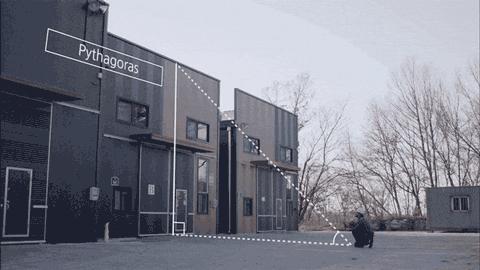 懒出新高度，继激光投影手机后，激光尺坐着也可测高楼！