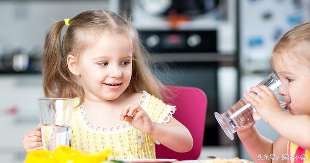 矿泉水有矿物质好没有矿物质好,矿物质过多的水对人有什么危害