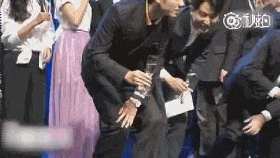 被吹捧为演技炸裂的明星,被嘲演技差的明星