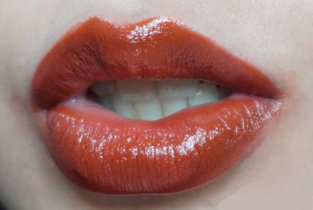 欧莱雅唇釉联名,欧莱雅唇釉和口红哪个好用