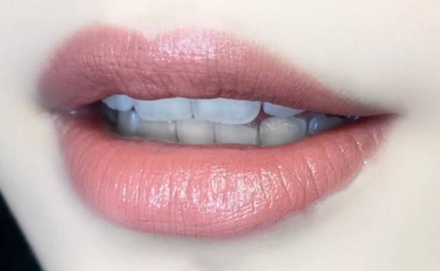 欧莱雅唇釉联名,欧莱雅唇釉和口红哪个好用