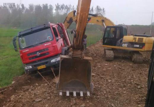 卡特彼勒挖掘机320d好用吗,三一挖掘机和卡特彼勒怎么选
