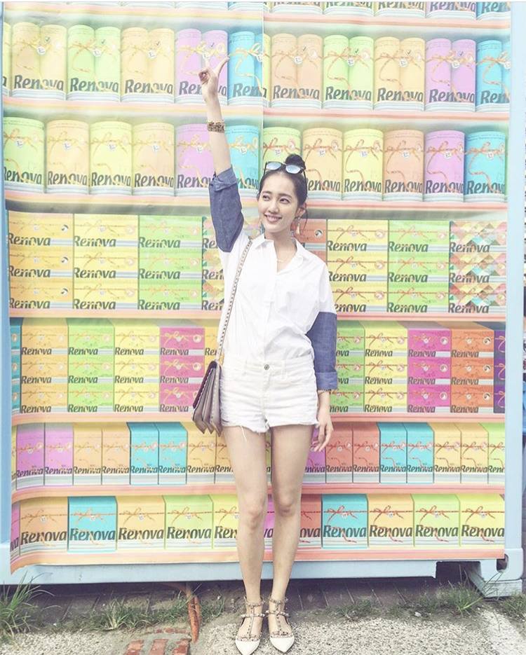 余文乐晒和老婆剪影照,余文乐晒夫妻旧合影