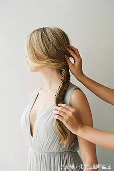 发型这样扎更是高级时尚了,气质款发型扎出去回头率百分百