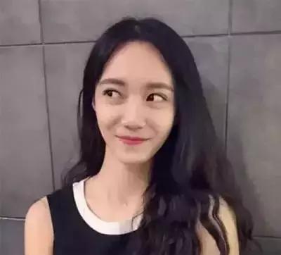 圆脸配高层次中分烫卷发图片,圆脸中分卷发发型图片2015女生