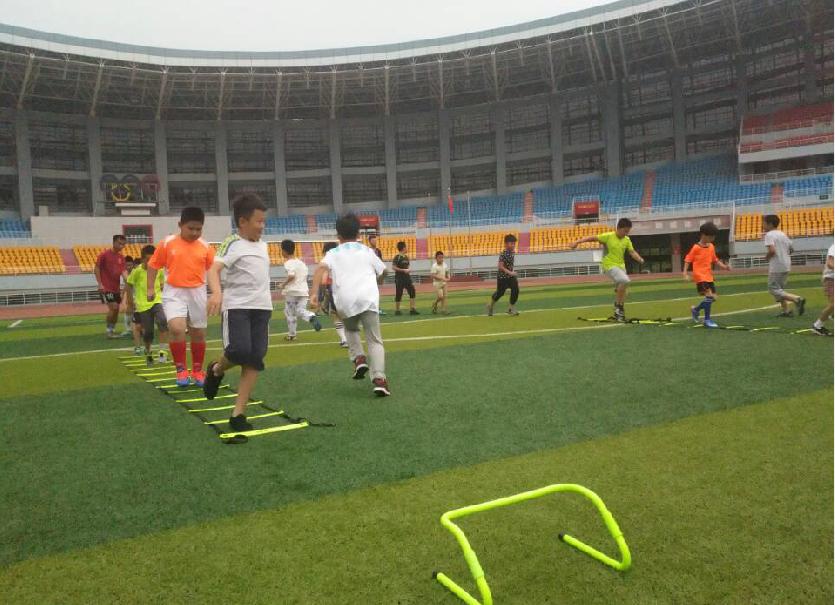 聊城经常踢球的不足3000人，5年后计划要达到60000人