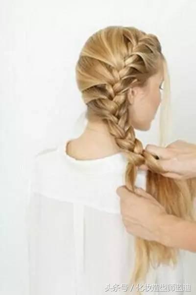 发型这样扎更是高级时尚了,气质款发型扎出去回头率百分百