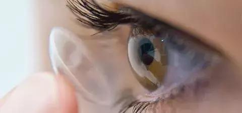 一年戴隐形眼镜不摘会涨到多少度,长期不摘隐形眼镜却不难受