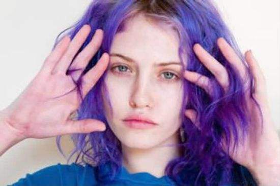 女性容易掉头发的原因及解决方法,女性掉很多头发是什么原因引起的