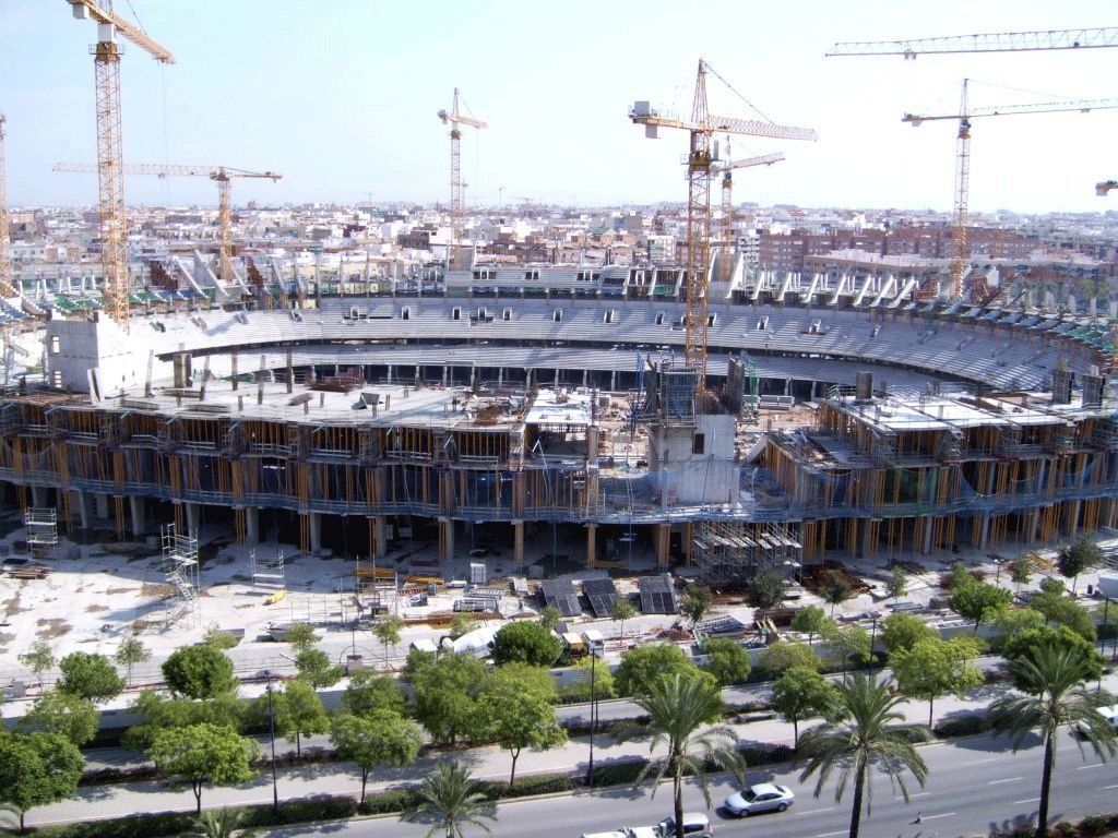 万人膜拜，皇马大气巴萨豪华，西甲顶级球场盘点