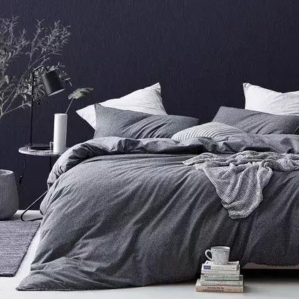 床上四件套和被子哪个贵,床上四件套100多和300多区别