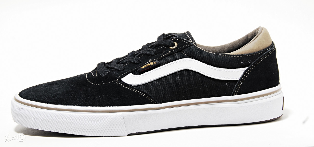 Vans看上去就是一双帆布鞋卖这么贵靠什么？