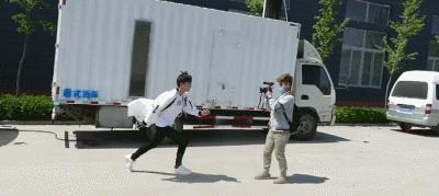 王俊凯会像苍鹰一样倔强,小螃蟹在王俊凯面前能够有多乖