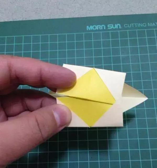 手工灯笼幼儿园手工制作新年元旦,迎接新年的剪纸灯笼