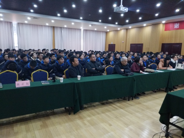 解开进阶名校的密码揭开水木清华的面纱——记清华大学谢旭东教授郑州中学讲学