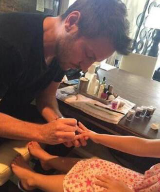 李嫣自信洒脱挺有星范,李嫣打扮时尚气质赶超王菲