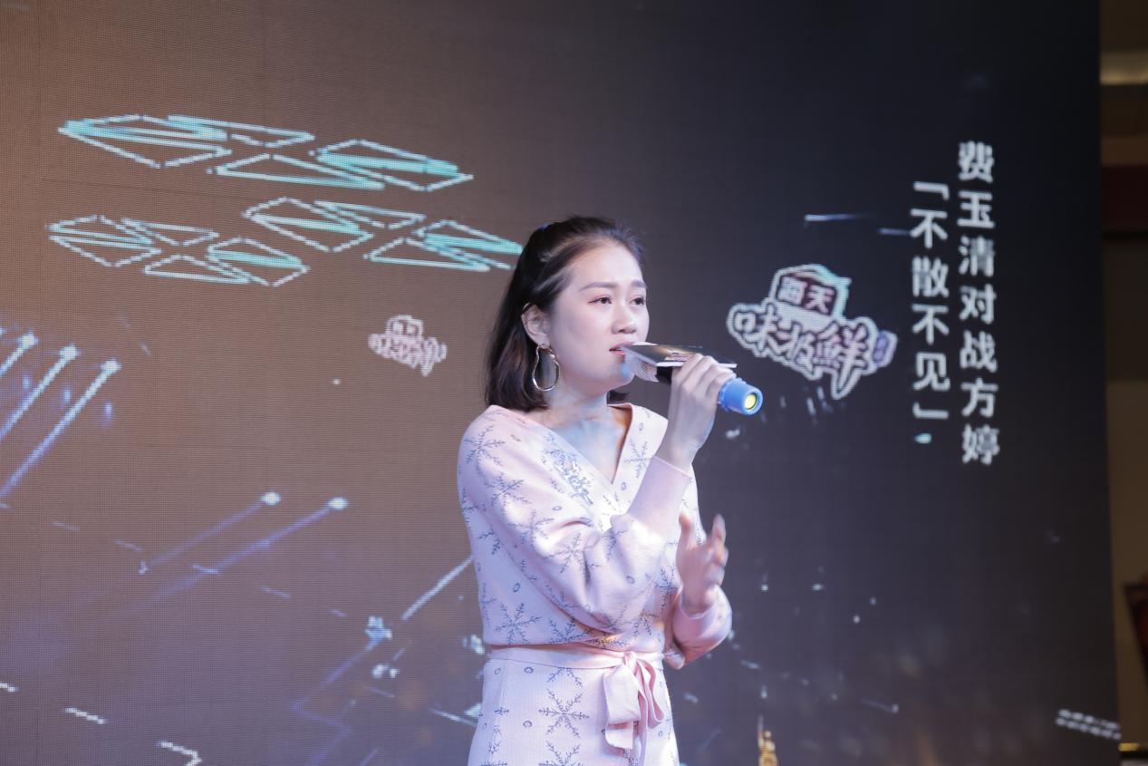 华晨宇天籁之战总决赛帮唱排练,天籁之战中华晨宇点评选手的视频