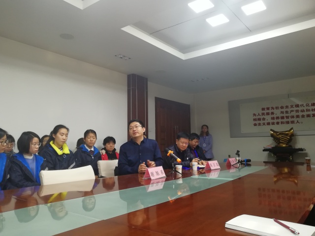 解开进阶名校的密码揭开水木清华的面纱——记清华大学谢旭东教授郑州中学讲学