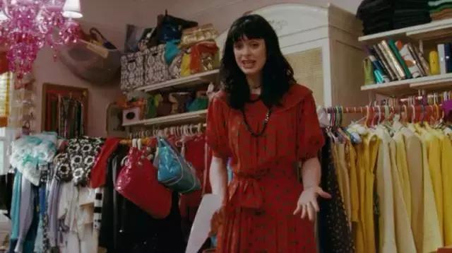 他们贩卖时尚，还决定你明年穿什么衣服