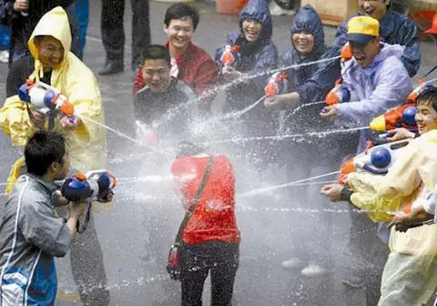 火线狂欢值得买吗,火线狂欢节游戏视频