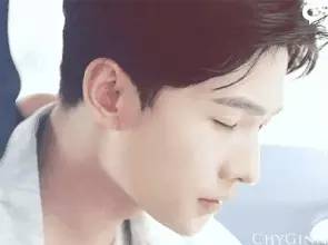 如何才能男女通吃？推荐你们去参考一下杨洋的养成之路！