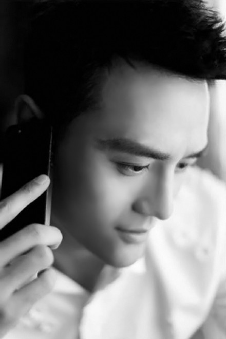 王凯一个明明能够考脸吃饭的人却偏偏要靠演技和才华来征服观众