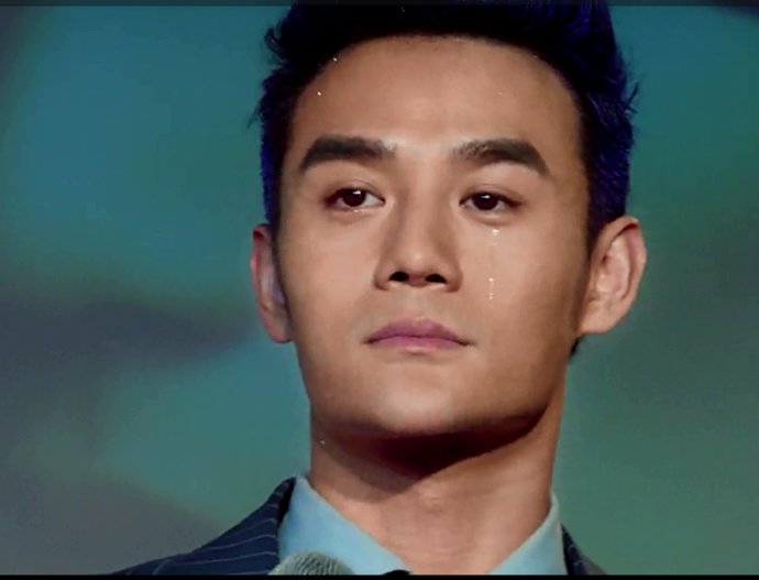 王凯一个明明能够考脸吃饭的人却偏偏要靠演技和才华来征服观众