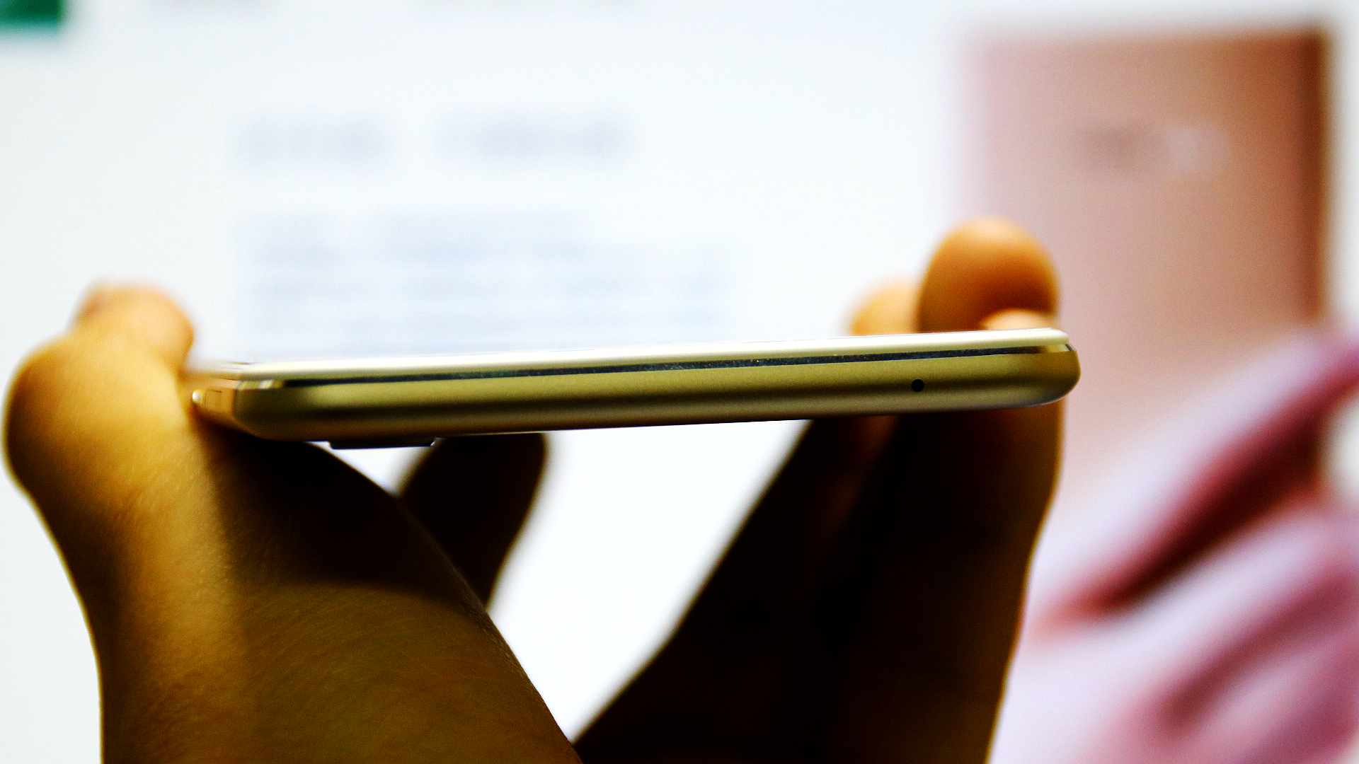 杨幂李易峰代言的手机oppo,李易峰代言oppo手机现在的价格