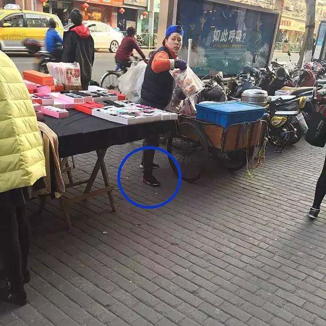 这双鞋有一个奇葩的名字，想必你们都知道了，叫TMD！