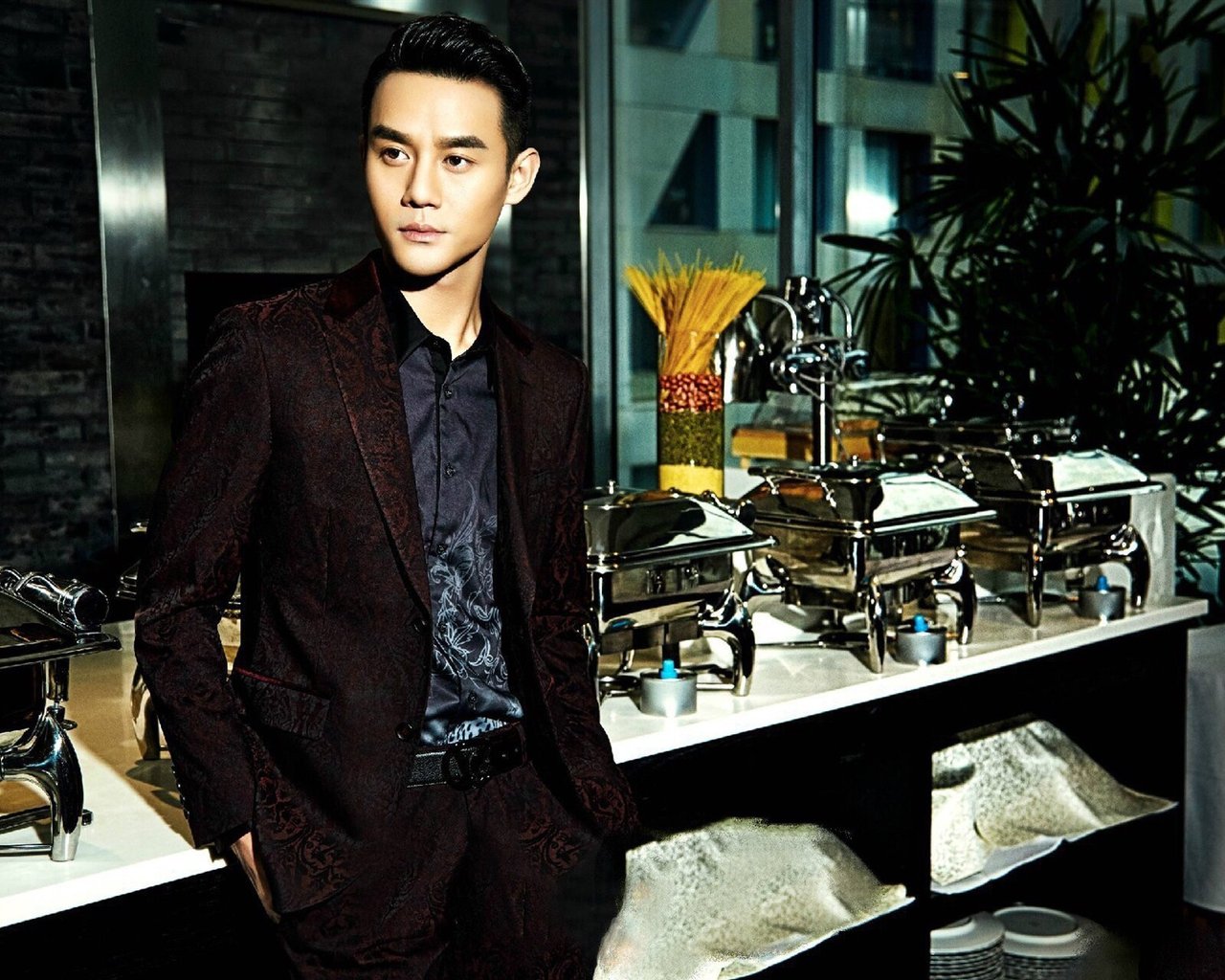 王凯一个明明能够考脸吃饭的人却偏偏要靠演技和才华来征服观众